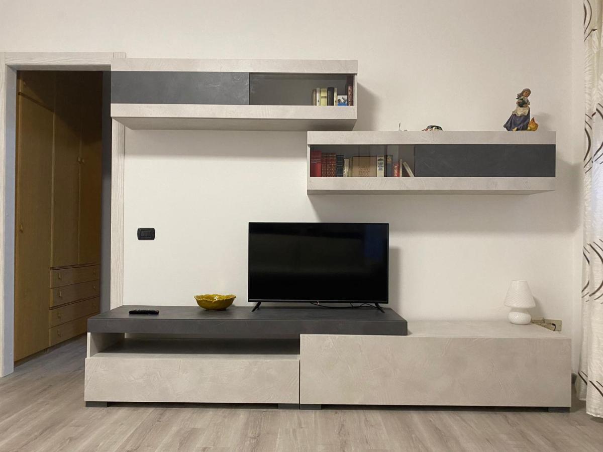 Rho Fiera Apartment Bagian luar foto